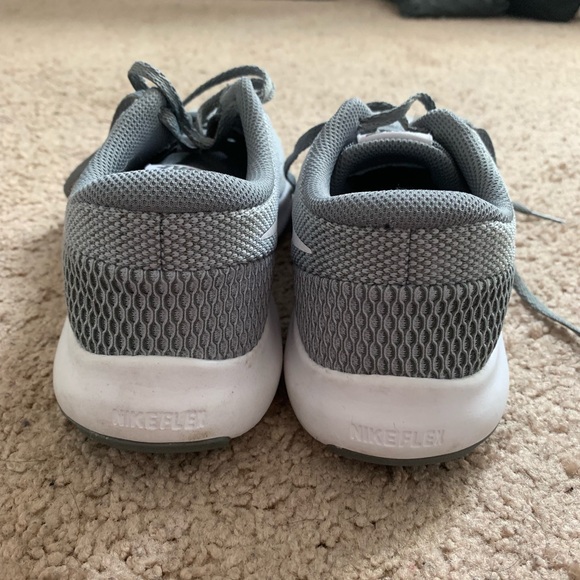 Grey Nike Sneakers 👟 - Picture 2 of 6